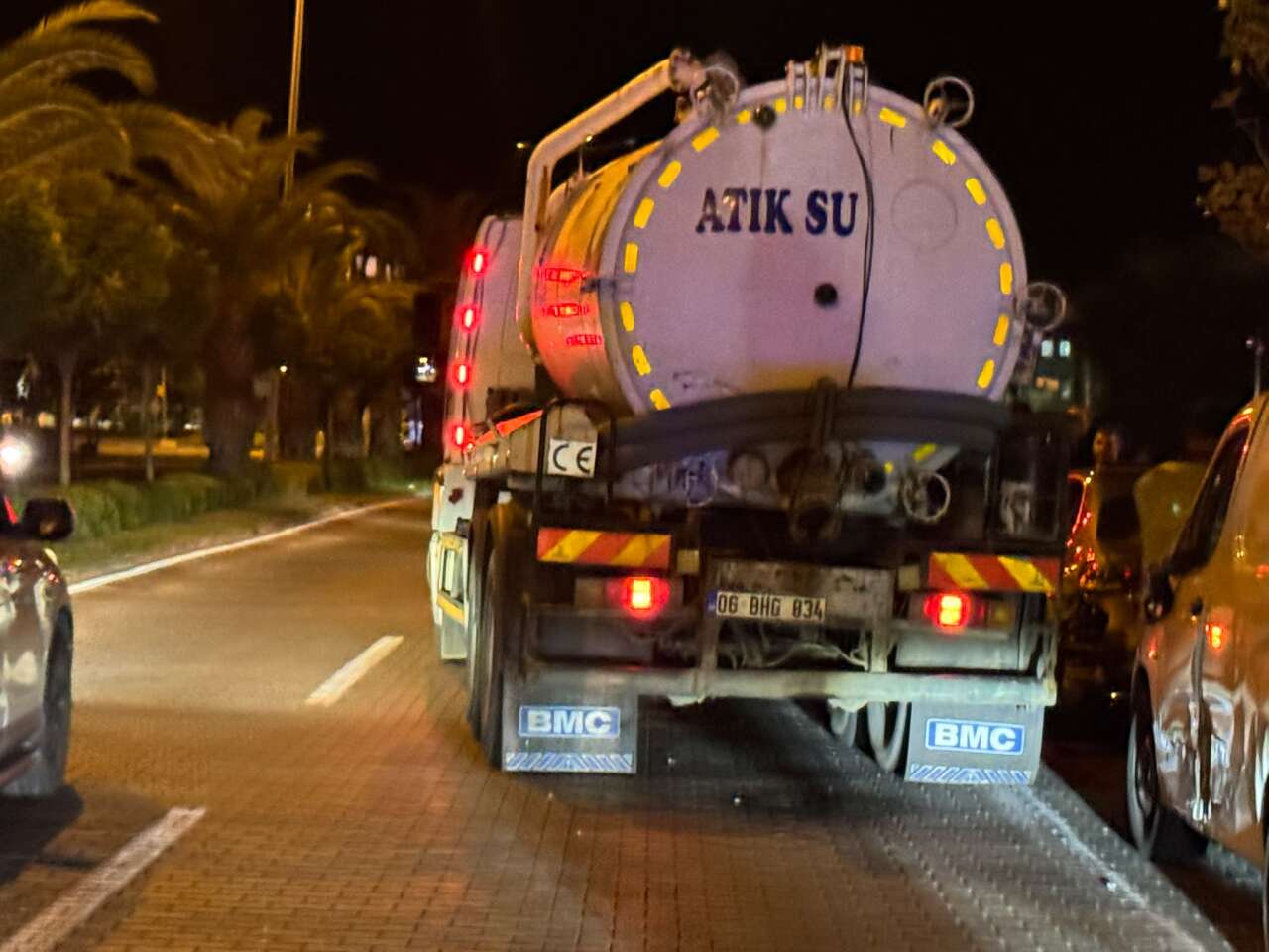 Muğla’da Vidanjör 3 Araca Çarptı 1